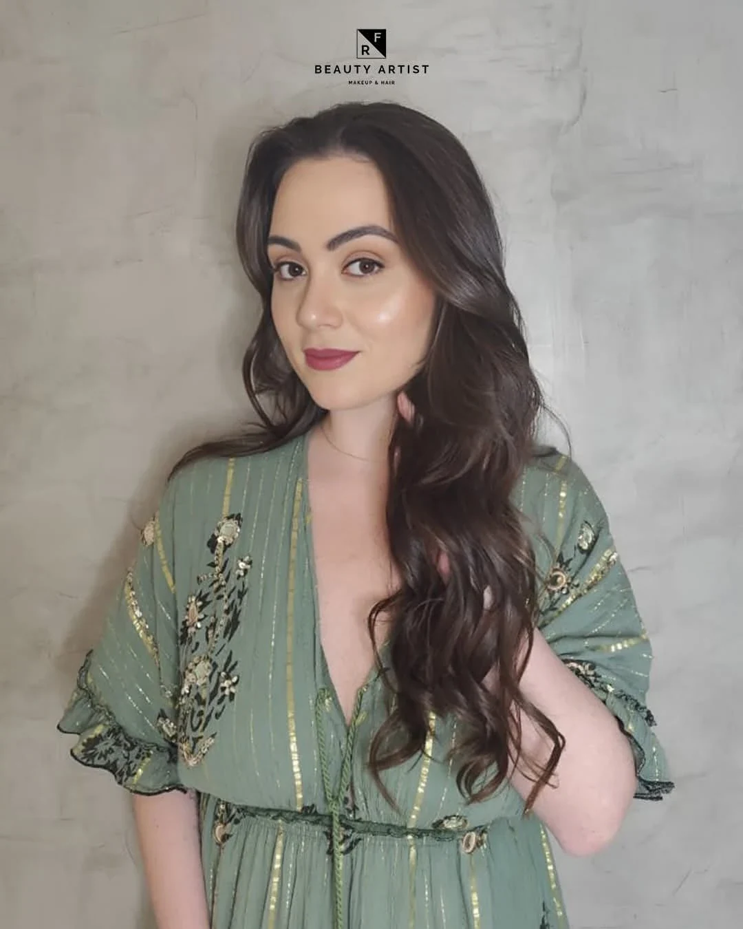 Produção de cabelo e maquiagem em retrato do portfólio Romeu Beauty